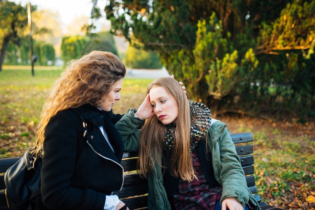 Как сохранить доверие: что важно знать про отношения родителей и подростков